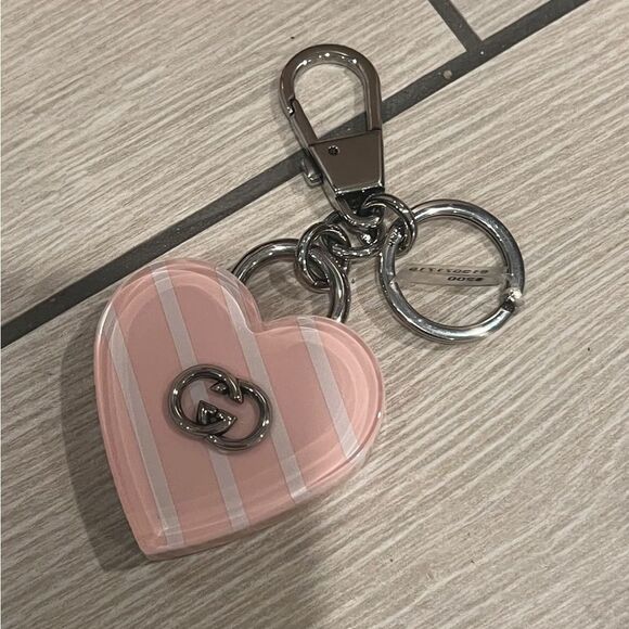 Brand new Gucci key chain comes with dustbag and box - Picture 1 of 5